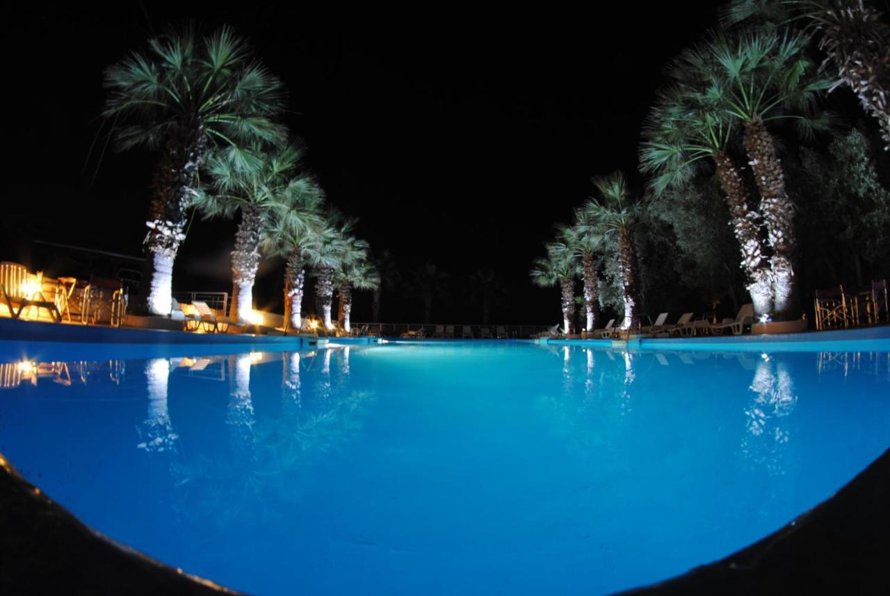 Hotel Sissy Kamena Vourla Dış mekan fotoğraf