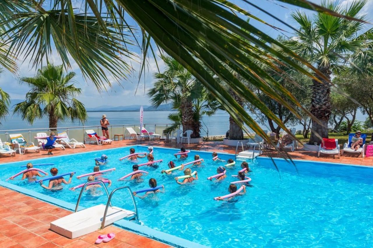 Hotel Sissy Kamena Vourla Dış mekan fotoğraf