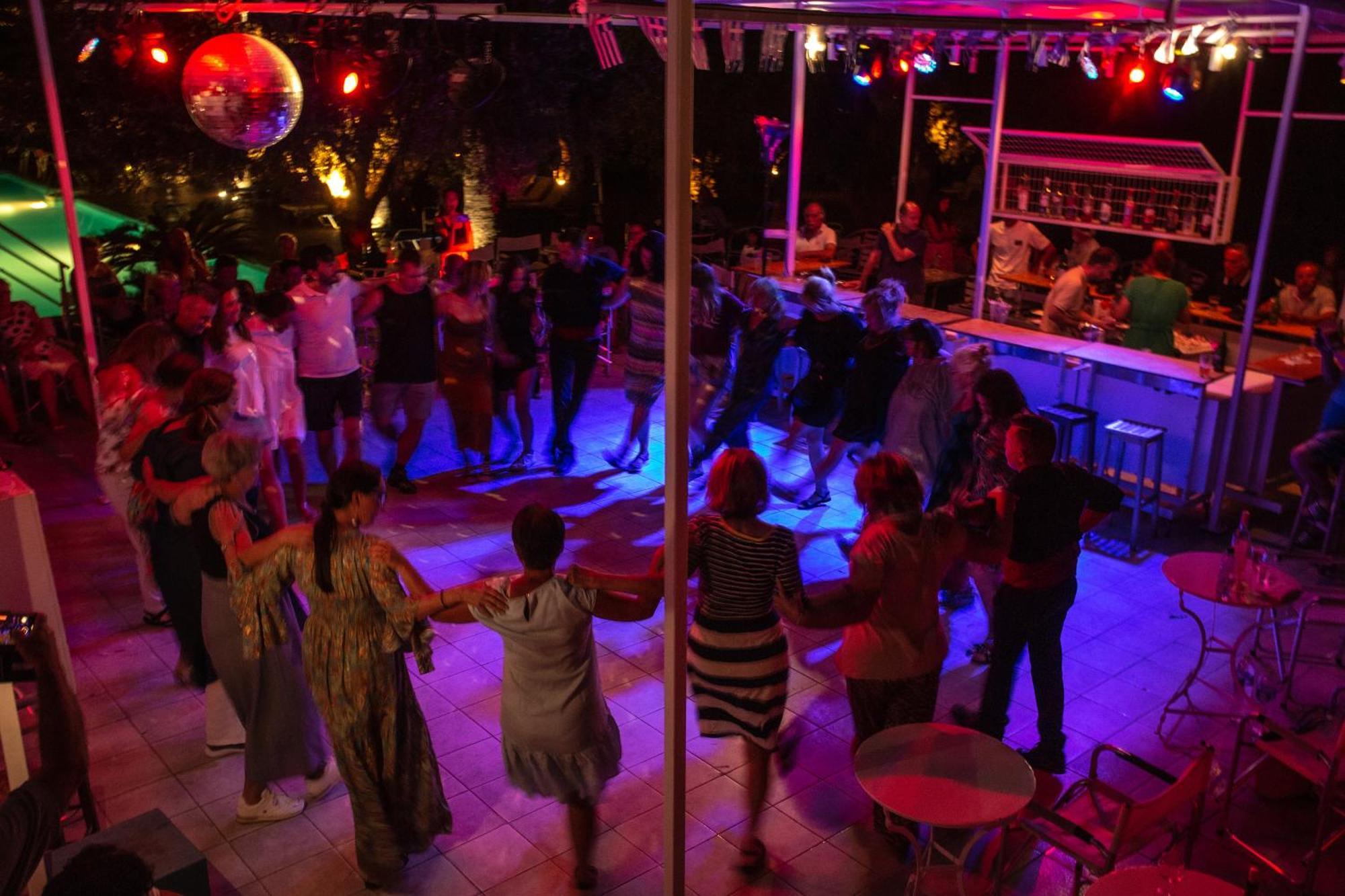Hotel Sissy Kamena Vourla Dış mekan fotoğraf