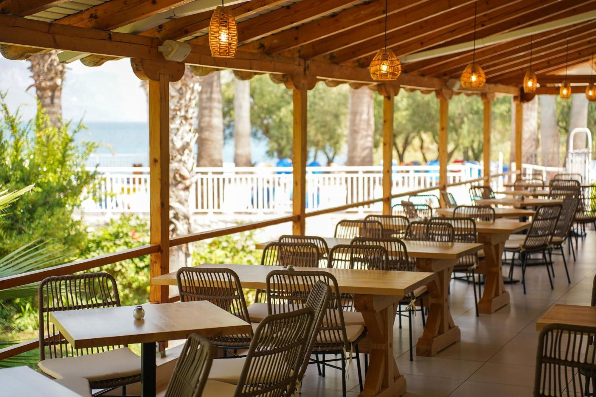 Hotel Sissy Kamena Vourla Dış mekan fotoğraf