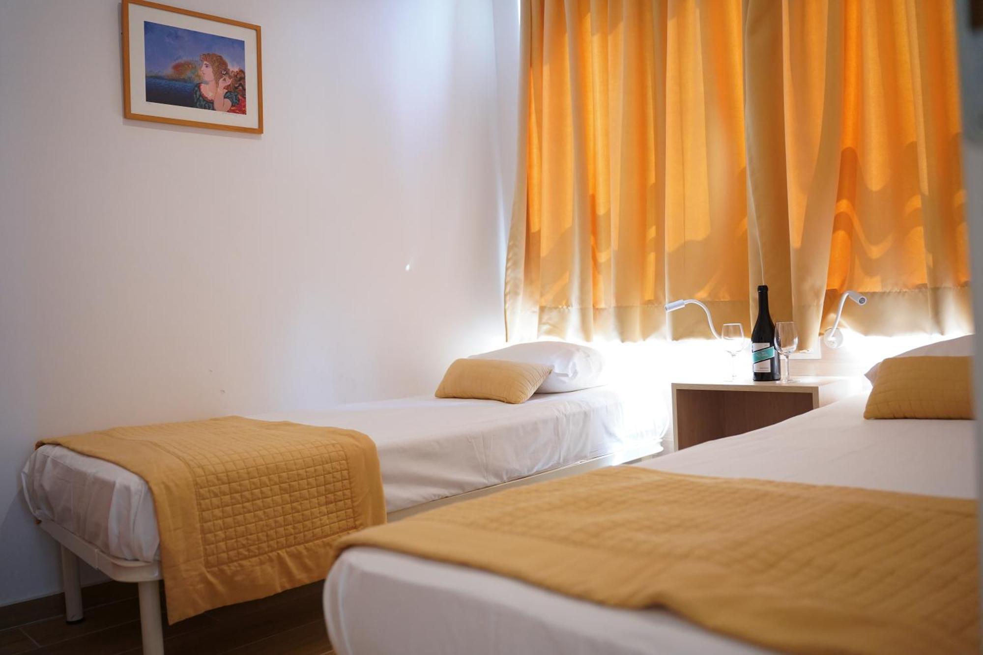 Hotel Sissy Kamena Vourla Dış mekan fotoğraf